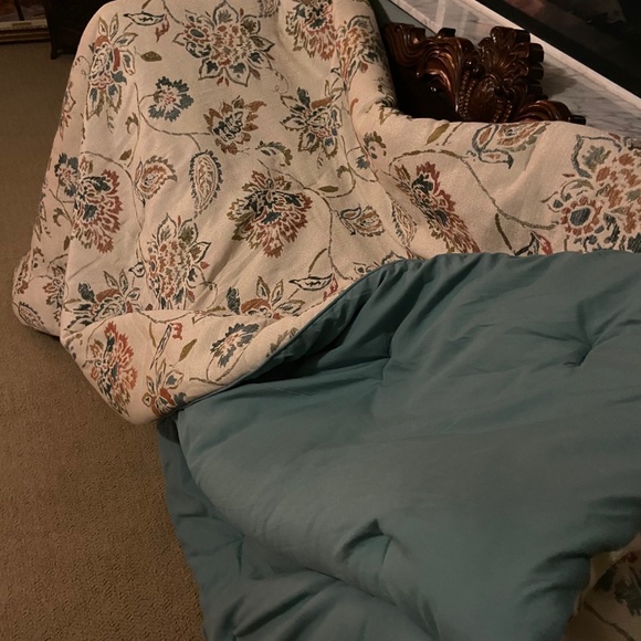 Croscill Comforter - Picture 2 of 2